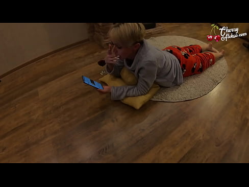 ❤️ ရူးသွပ်သော ဆံပင်ရွှေရောင် စုတ်နေသည် ကြီးမားသော ဒစ်ကြီးကို စို့ပြီး ခုန်နေသည် - စအို လိင် ❤️ Sex video မှာ ငါတို့မှာ